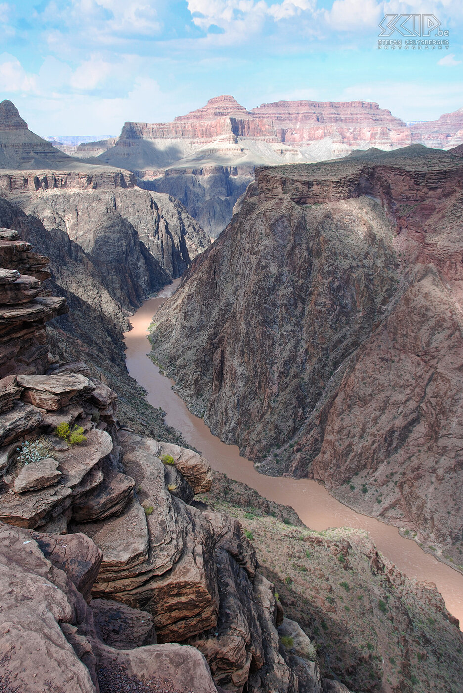 Grand Canyon - Bright Angel Trail Op Plateau Point heb je een goed zicht op de lagergelegen Colorado rivier en de hoge wanden van de canyon. Stefan Cruysberghs